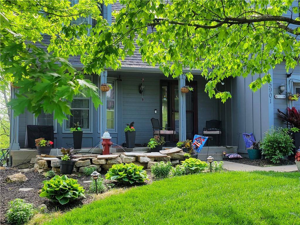 5901 Greenwood DR, Shawnee, KS 66216