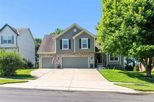 2125 SW Post Oak RD, Lee's Summit, MO 64082