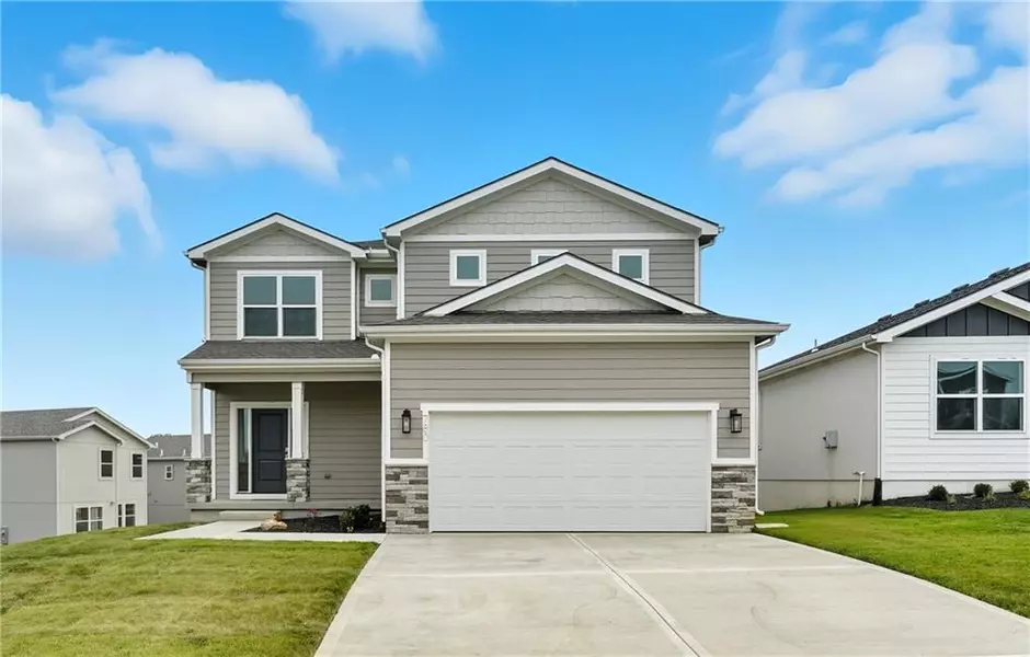 780 Creekmoor DR, Raymore, MO 64083