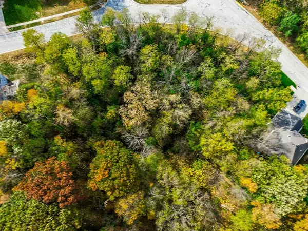 Parkville, MO 64152,5565 NW Raintree DR