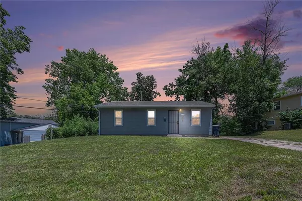 5117 PALMER DR, Kansas City, MO 64129