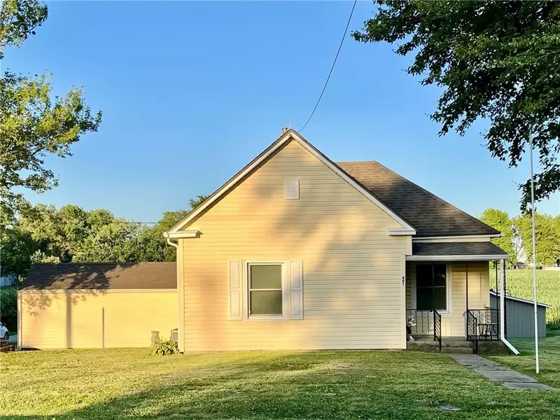 401 S Lafayette ST, Corder, MO 64021