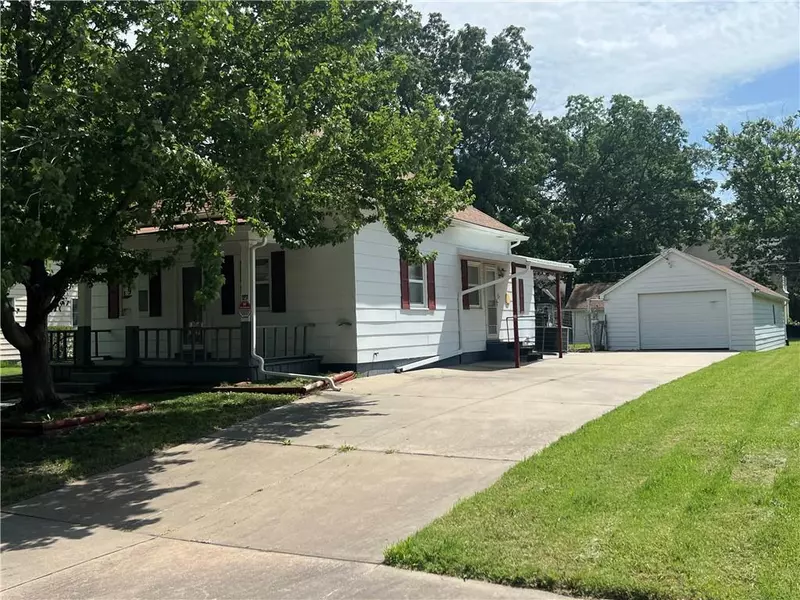 409 S Buckeye ST, Iola, KS 66749