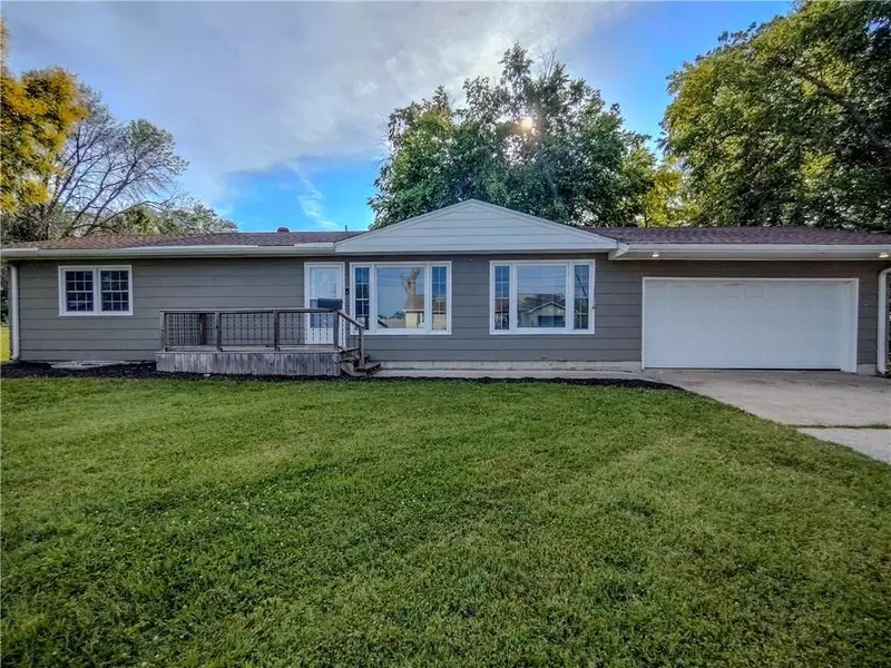 1351 S Lafayette AVE, Marshall, MO 65340