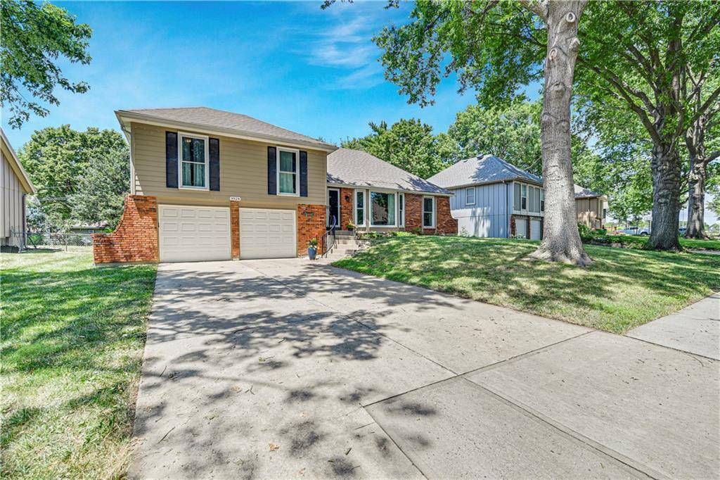 9928 Century LN, Lenexa, KS 66215