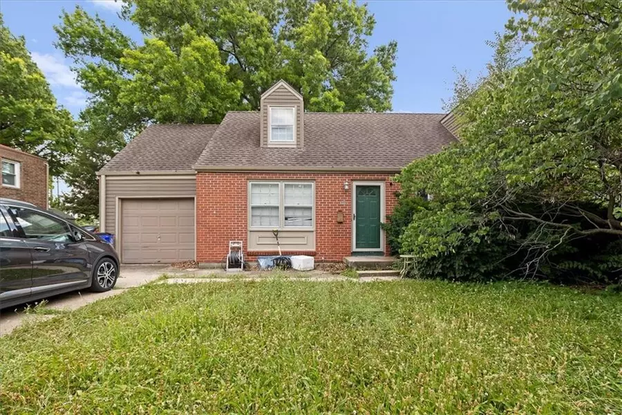 900 S Hunter DR, Olathe, KS 66061