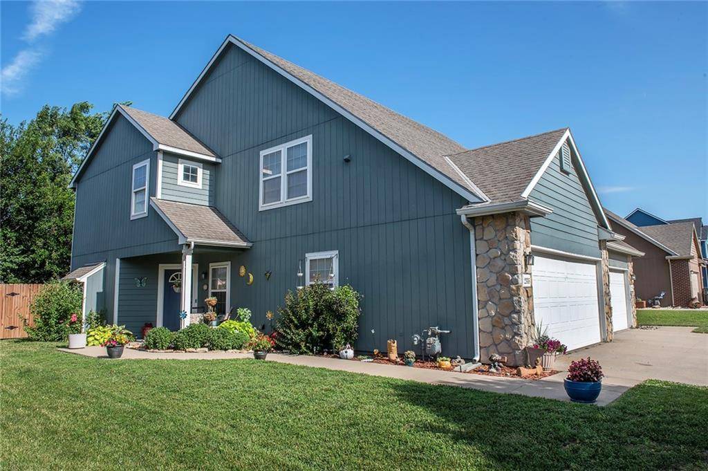 2335 Surrey DR, Lawrence, KS 66046
