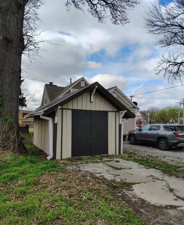 Columbus, KS 66725,535 W Maple ST