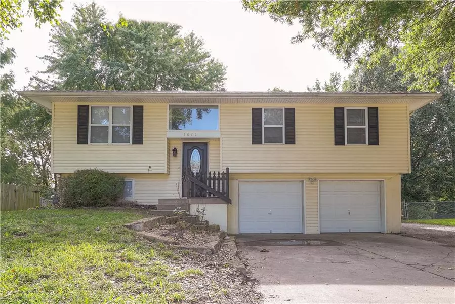 1613 SE Royal ST, Oak Grove, MO 64075
