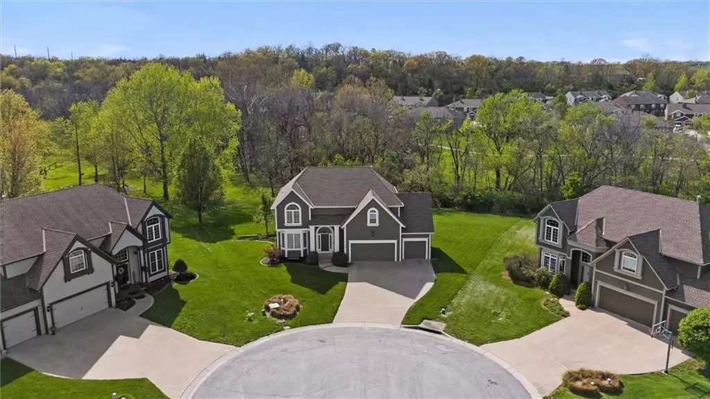 5608 NE Maybrook CIR, Lee's Summit, MO 64064