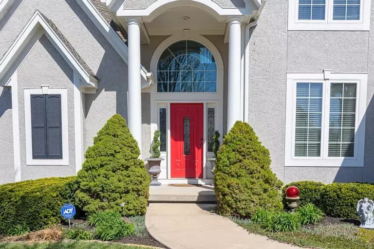 8127 Lone Elm RD, Lenexa, KS 66220