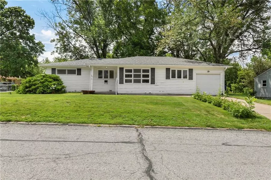 501 Dakota ST, Lawrence, KS 66046