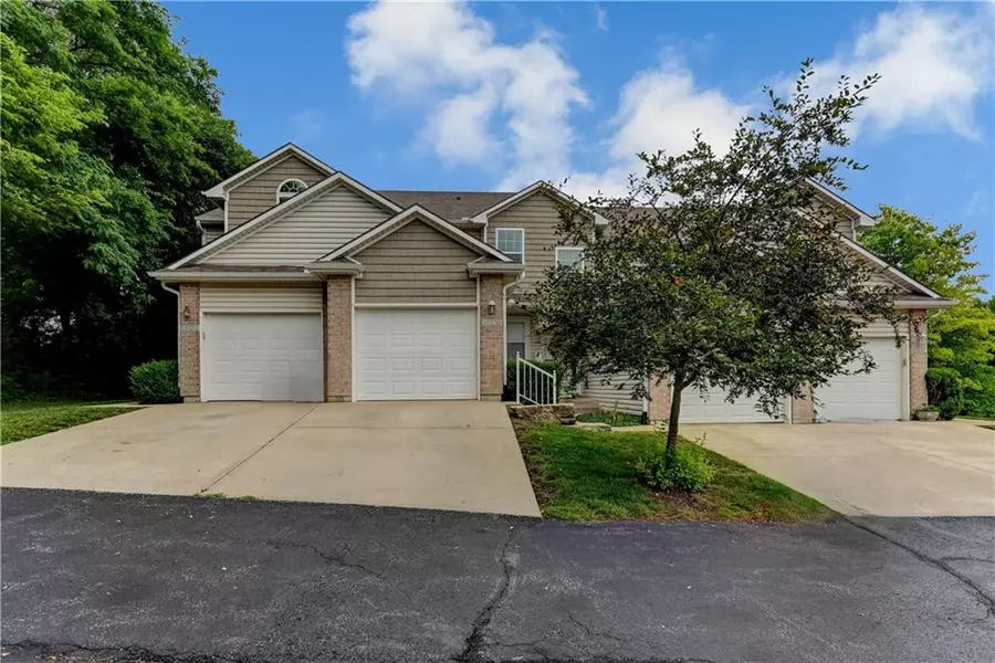 3524 NE Austin DR, Lee's Summit, MO 64064