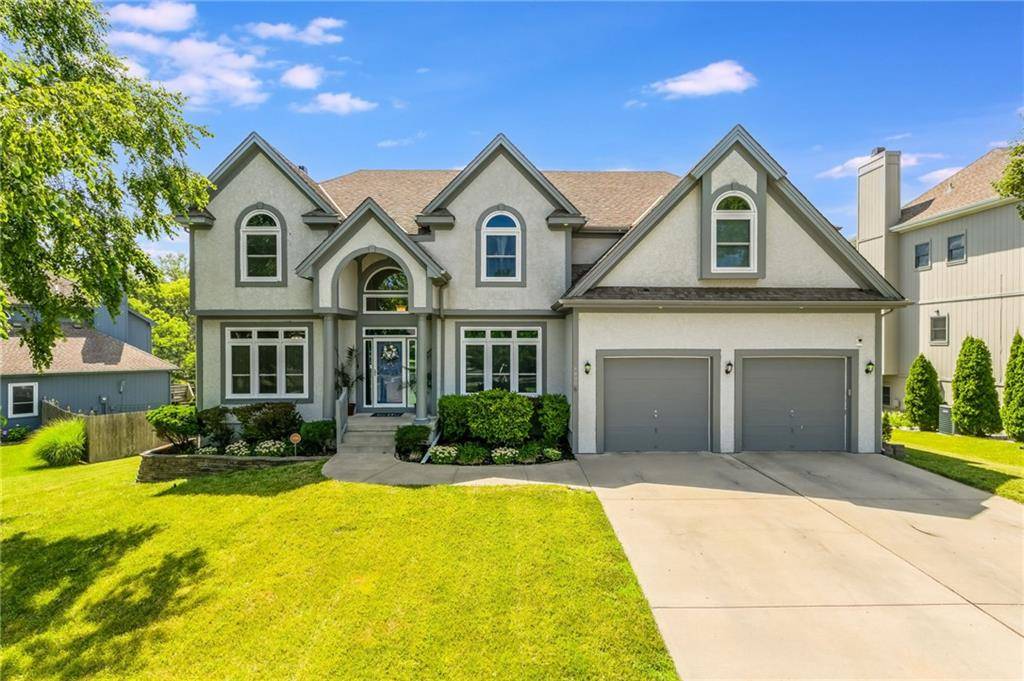 4000 SW Boulder DR, Lee's Summit, MO 64082