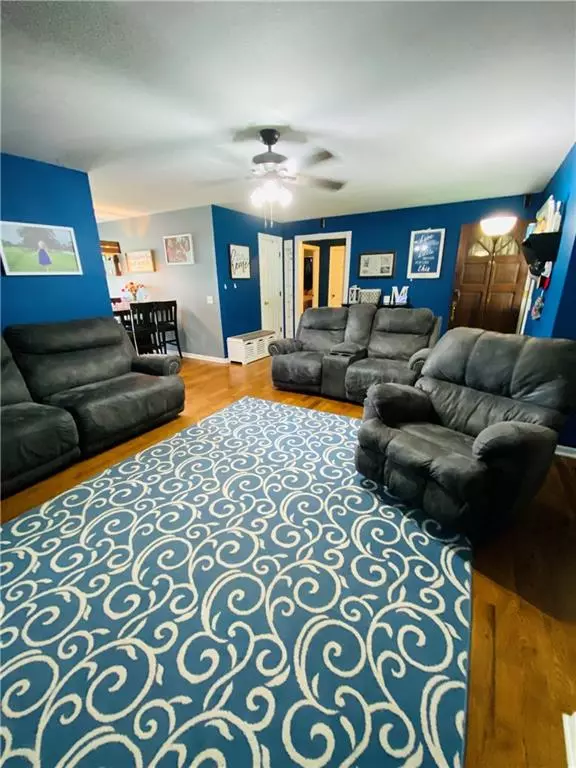 Adrian, MO 64720,916 Edith AVE