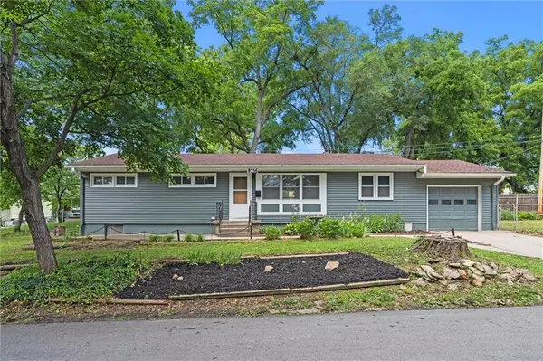 Kansas City, MO 64114,8216 Central ST