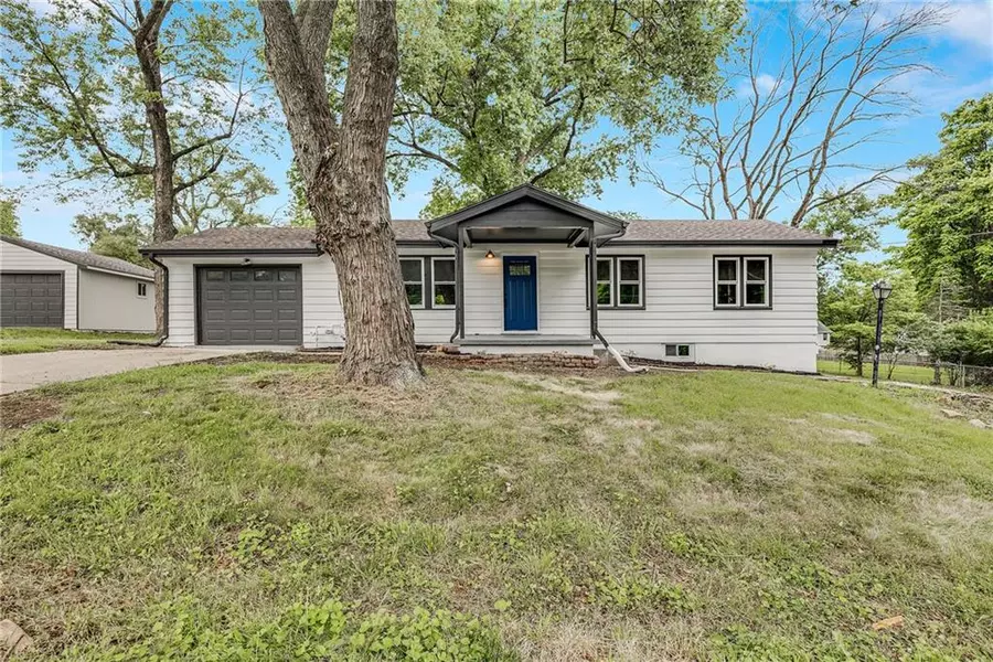 7909 Arnote RD, Pleasant Valley, MO 64068