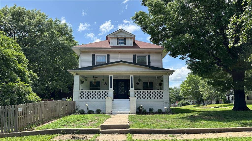 309 College ST, Paola, KS 66071