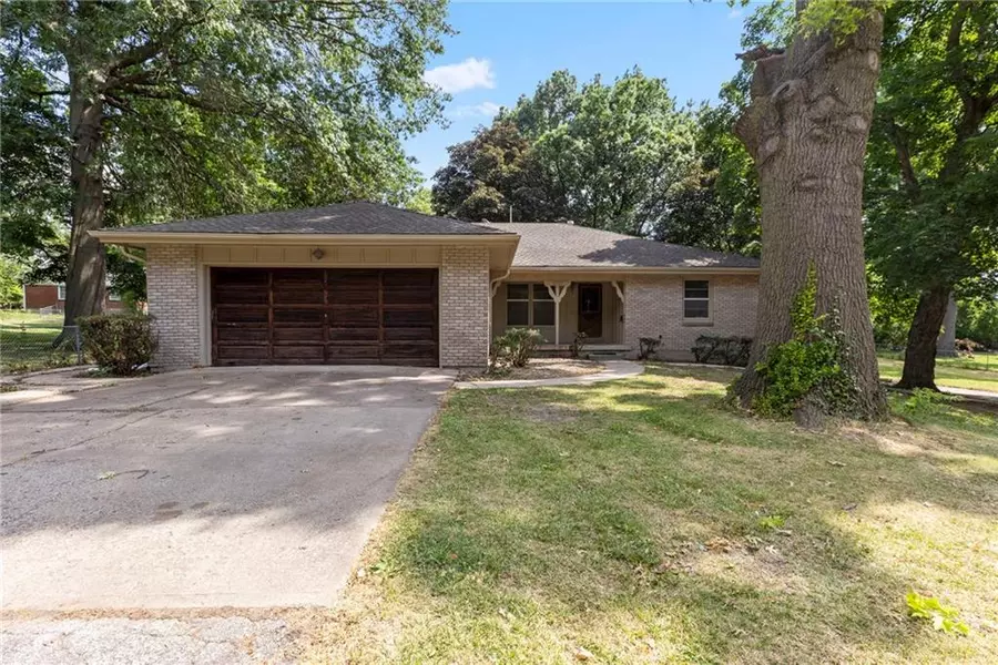 10105 E 35th ST #S, Independence, MO 64052