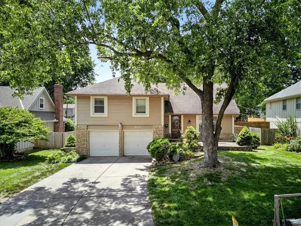 Overland Park, KS 66212,10036 Wedd DR