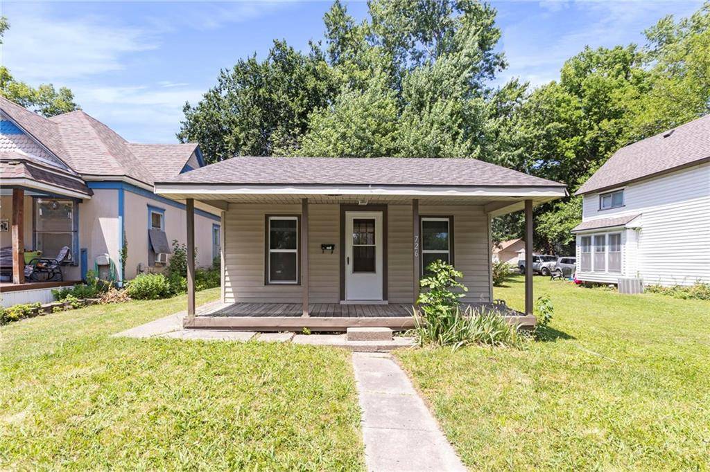 726 S Oak ST, Ottawa, KS 66067