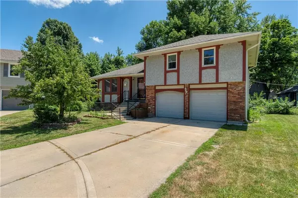 1624 S Lindenwood DR, Olathe, KS 66062