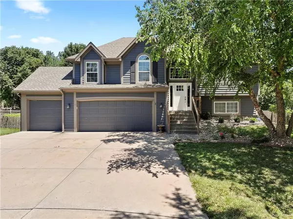 11025 N Tullis CT, Kansas City, MO 64157