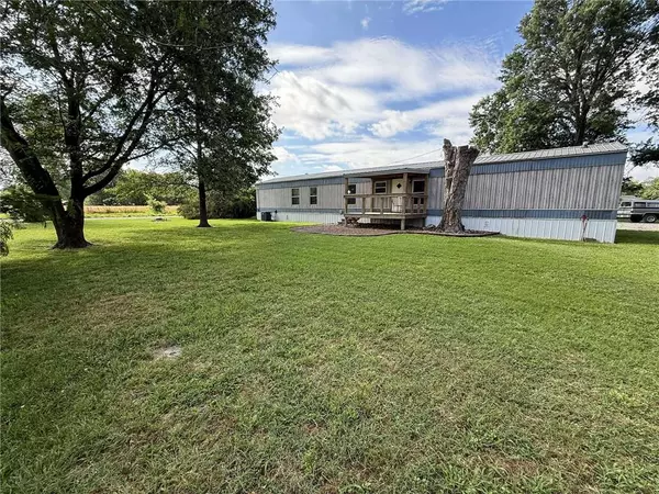 18 92nd ST, Columbus, KS 66725