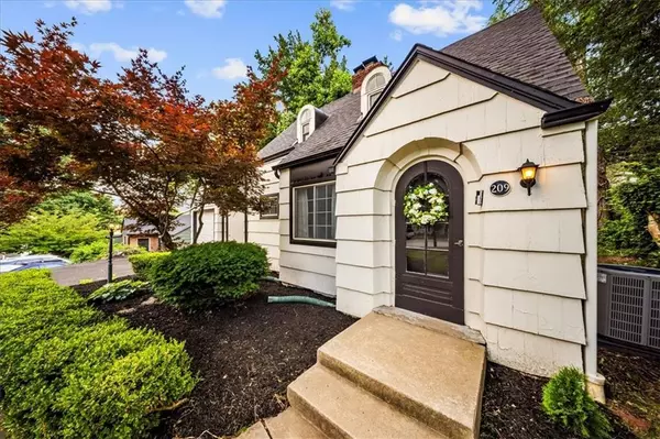 209 NE Briarcliff Pkwy, Kansas City, MO 64116