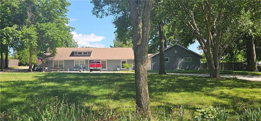 38202 E Old Pink Hill RD, Oak Grove, MO 64075