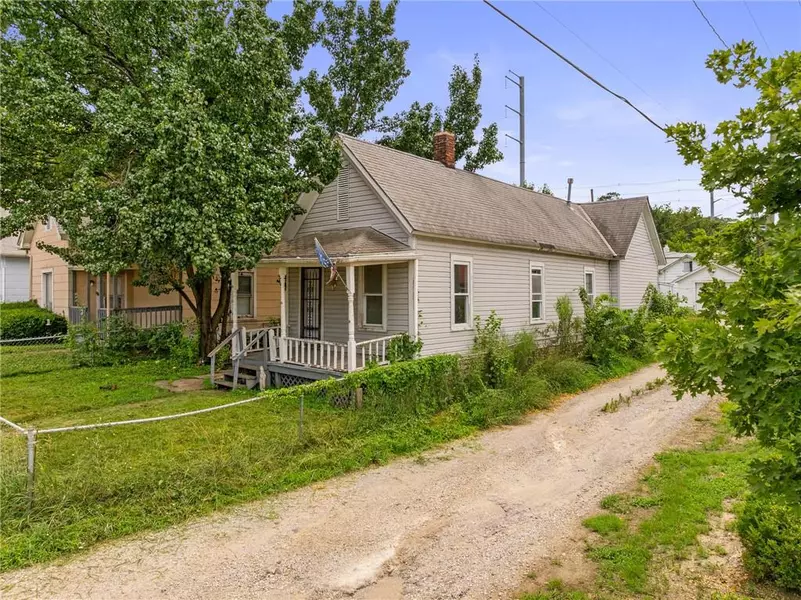 12 S Minnie ST, Kansas City, KS 66103