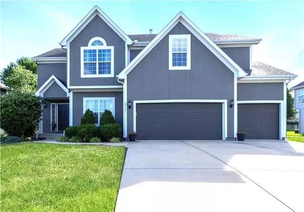 2712 SW Carlton DR, Lee's Summit, MO 64082