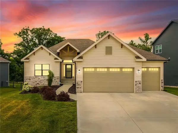 13491 Terrace Park DR, Parkville, MO 64152