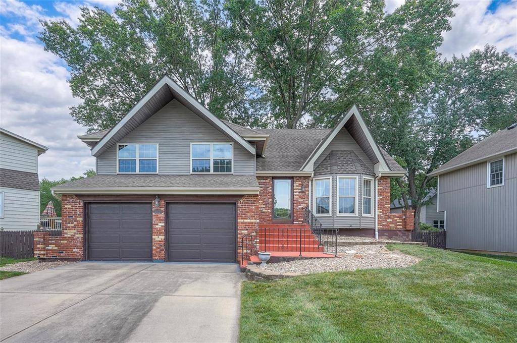 16327 W Locust ST, Olathe, KS 66062