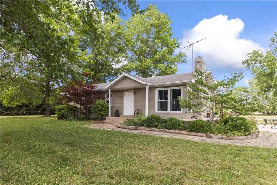 38410 E Cline RD, Lone Jack, MO 64070