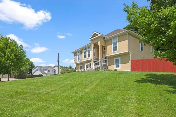 Leavenworth, KS 66048,2248 Vilas ST