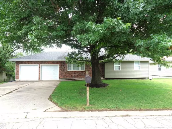 123 SE 240 RD,  Warrensburg,  MO 64093