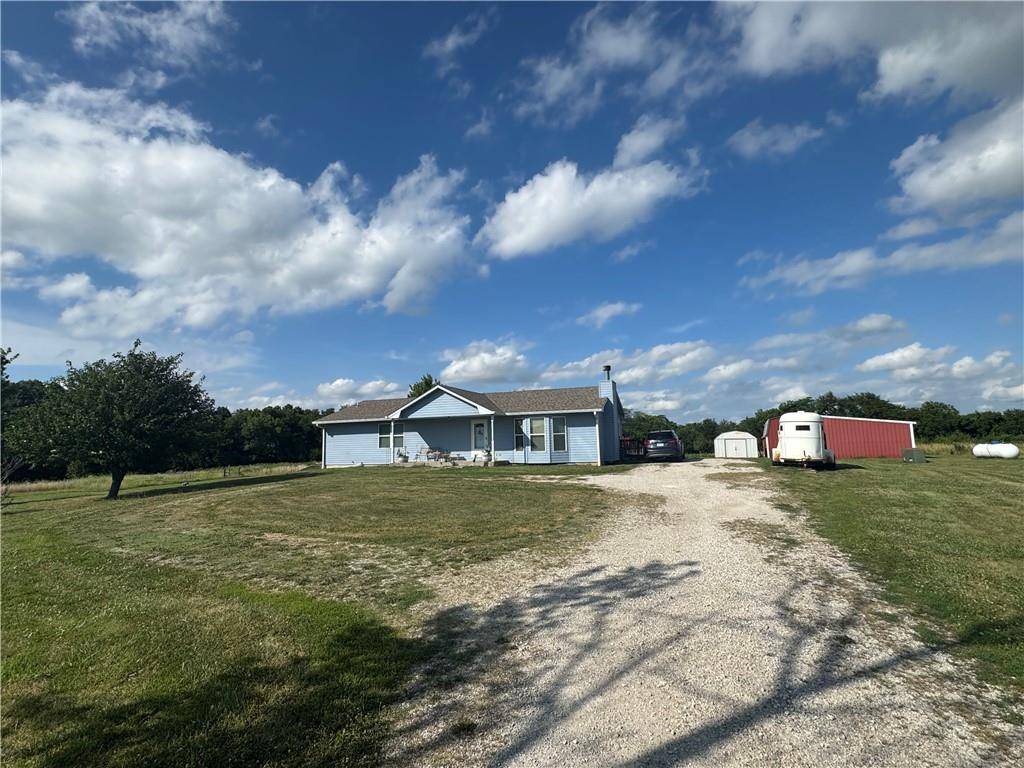 2185 Iowa RD, Ottawa, KS 66067