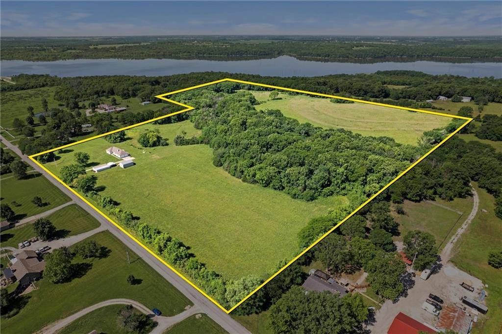 23404 Waverly RD, Spring Hill, KS 66083