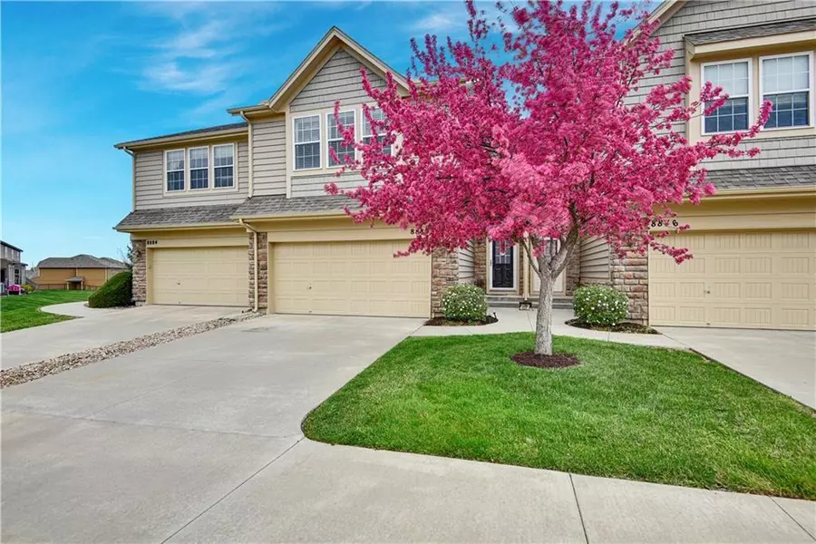 8880 Findley ST, Lenexa, KS 66227