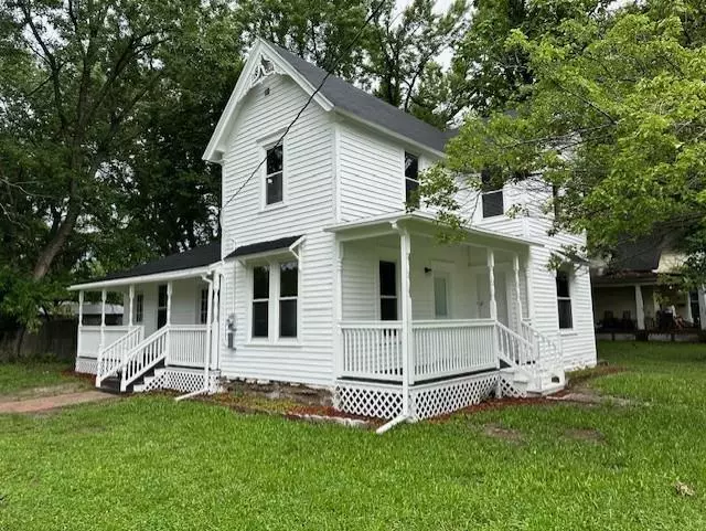 Girard, KS 66743,109 N Western N/A