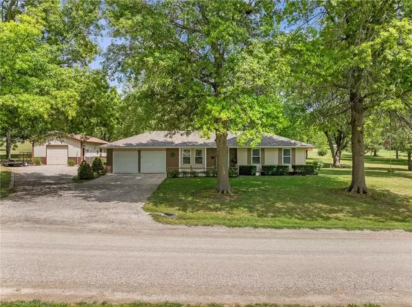 Odessa, MO 64076,8694 Woodridge DR