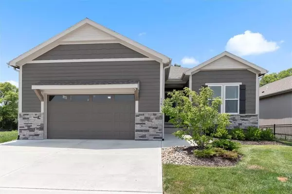 1161 SW Whitby DR, Lee's Summit, MO 64083