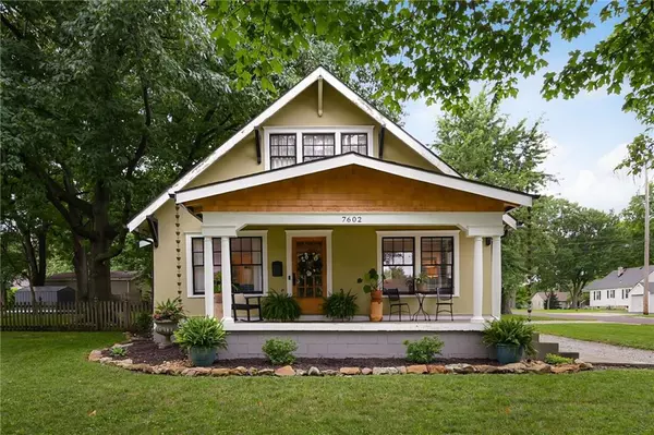7602 Marty ST, Overland Park, KS 66204
