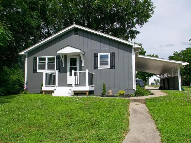 715 N Warren ST, Warrensburg, MO 64093