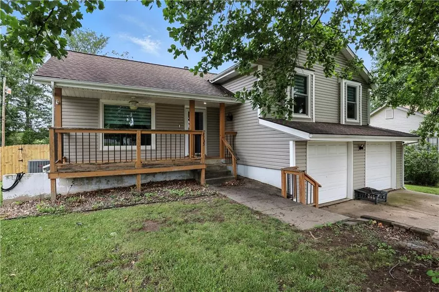 2735 S Peck AVE, Independence, MO 64055