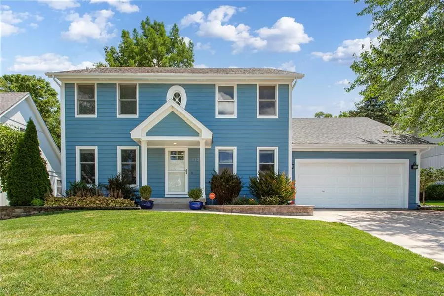 1321 SW Crossing DR, Lee's Summit, MO 64081