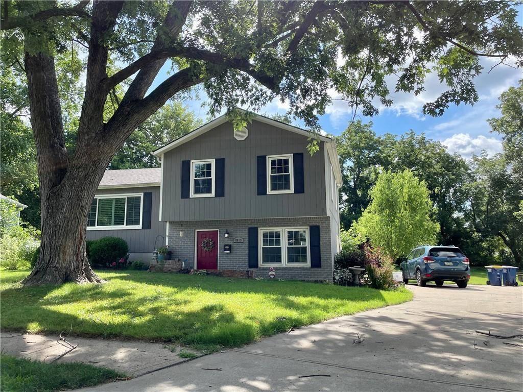8819 Grandview ST, Overland Park, KS 66212