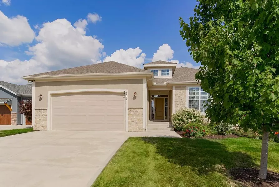 8319 Pickering ST, Lenexa, KS 66227