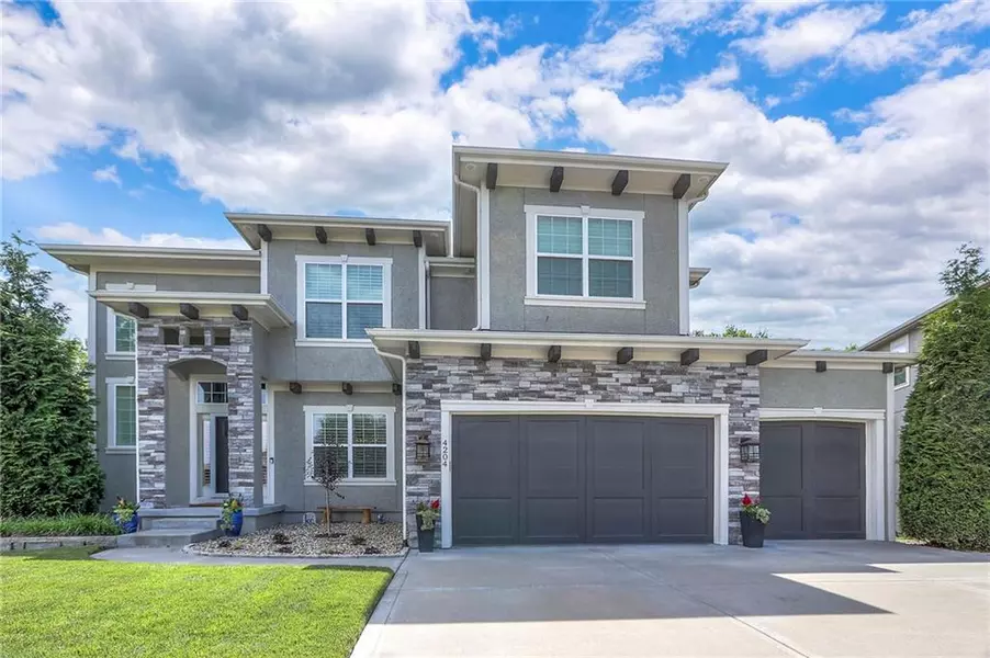 4204 SW Stoney Brook DR, Lee's Summit, MO 64082